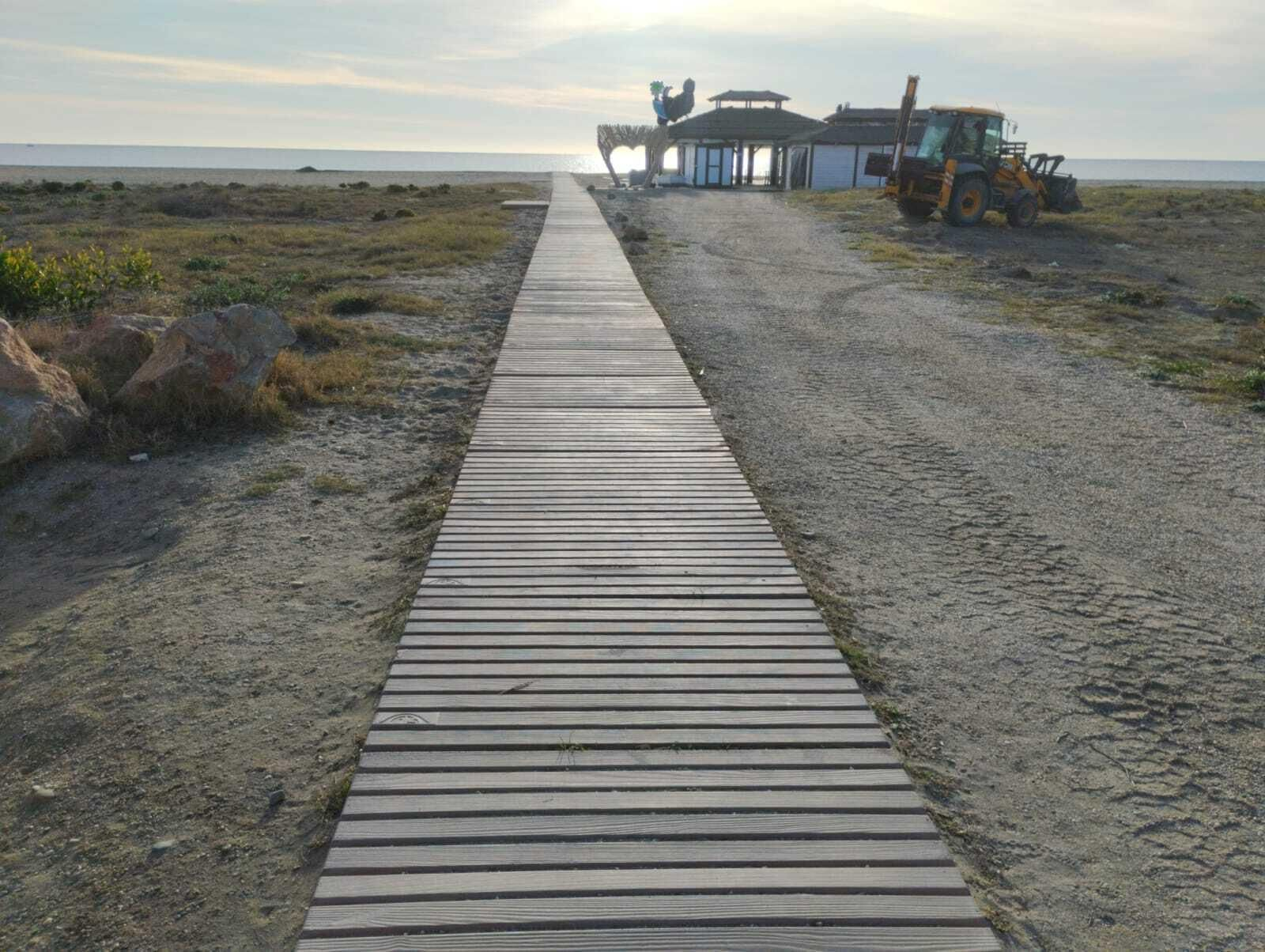 Pasarela restaurada mediante los trabajos intensivos.