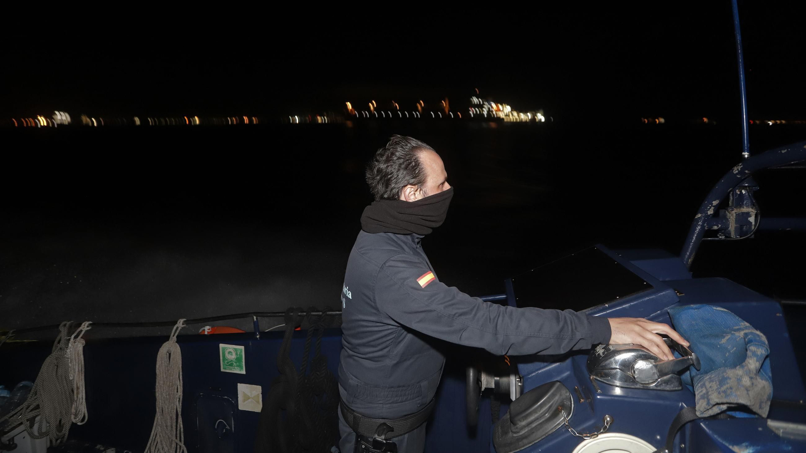 Efectivos de Vigilancia Aduanera, patrillando en el Estrecho en una imagen de archivo.