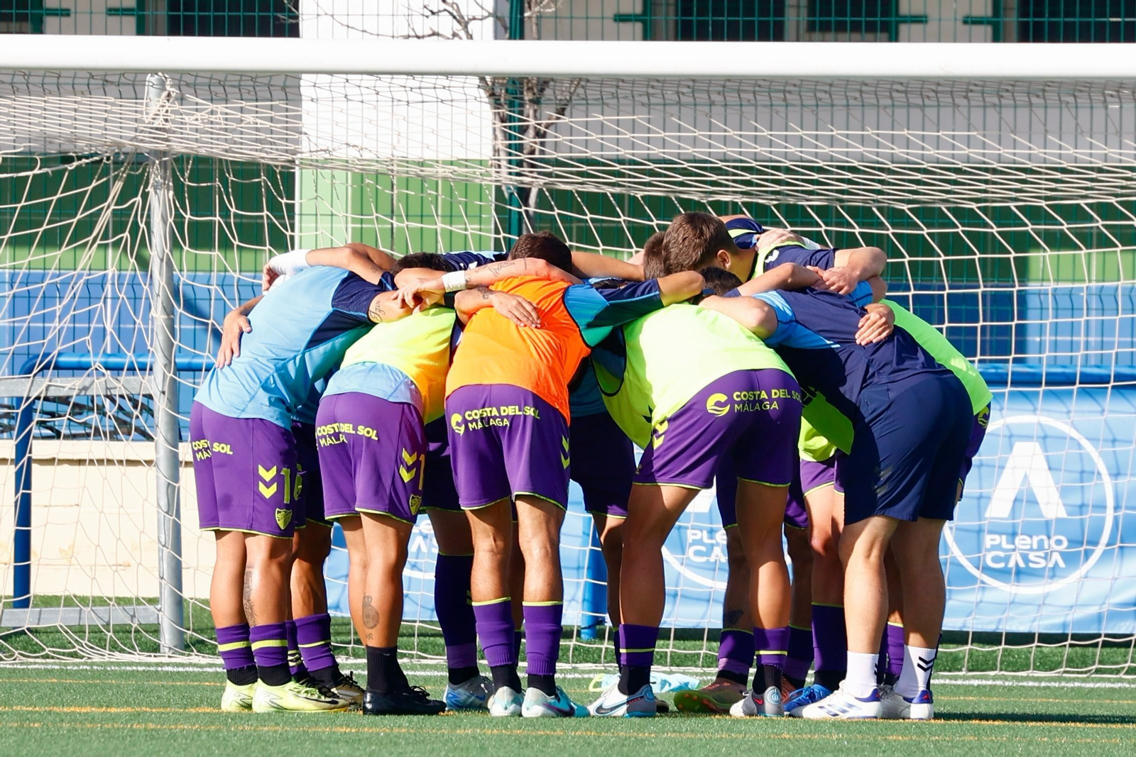 Loren, Chupete, Izan Merino, mucha afición... El Atlético Malagueño, apoyado en Mijas