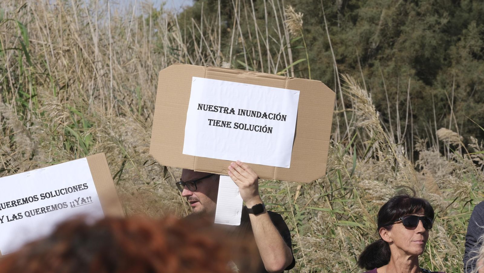 Los vecinos de Costacabana se manifiestan por el arreglo de su rambla, en imágenes