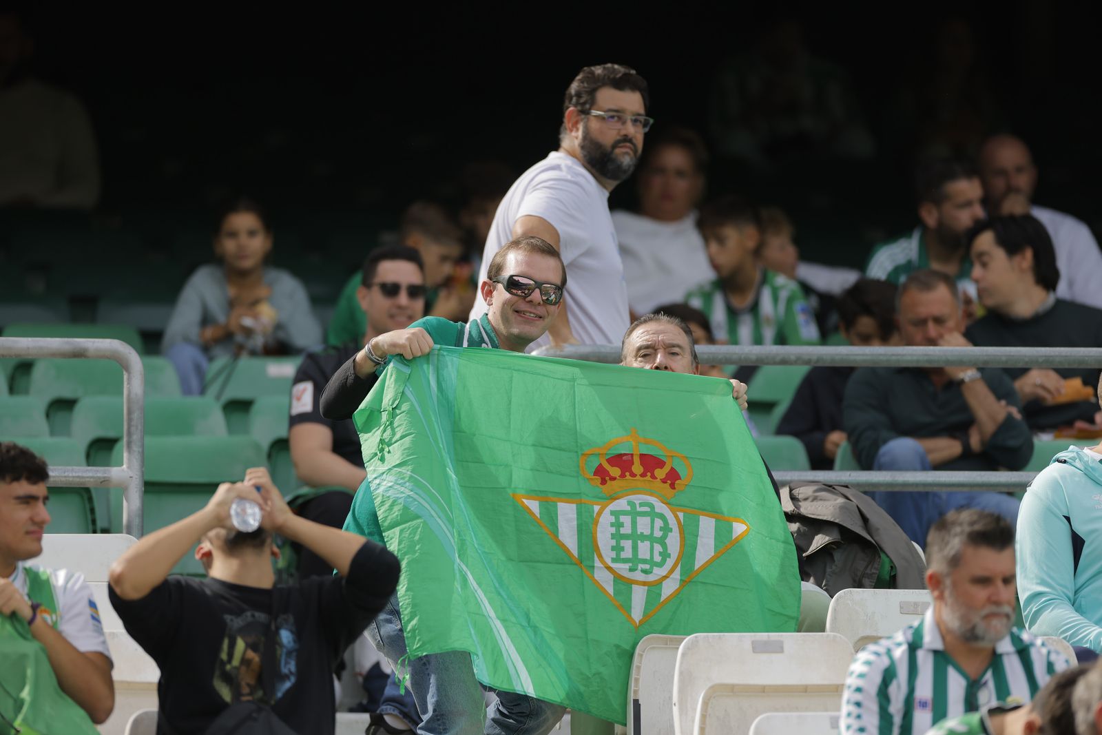 Búscate en las fotos del Betis-Osasuna