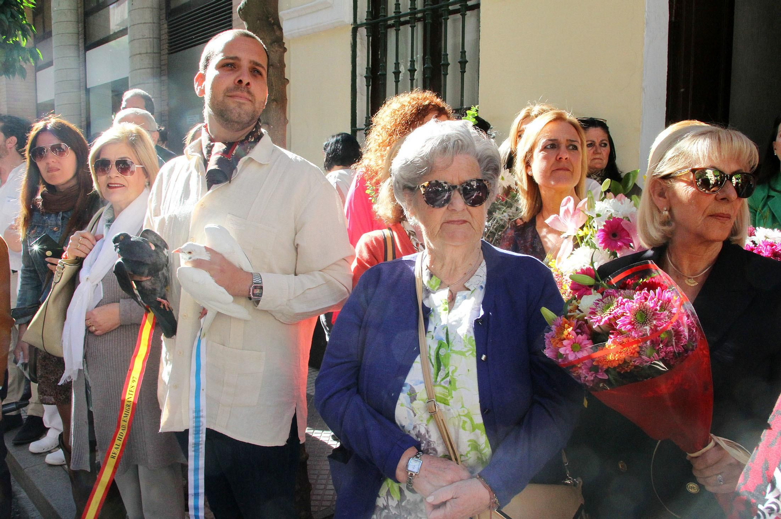 Imágenes de los caballistas, peregrinos a pie y carros de la Hdad de Emigrantes