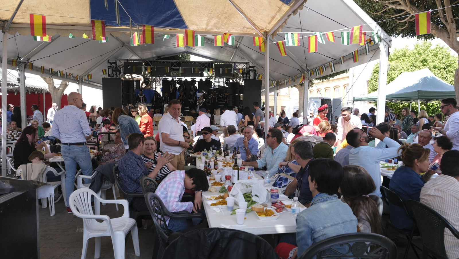 Imágenes de la paella popular en las Fiestas de Canjáyar