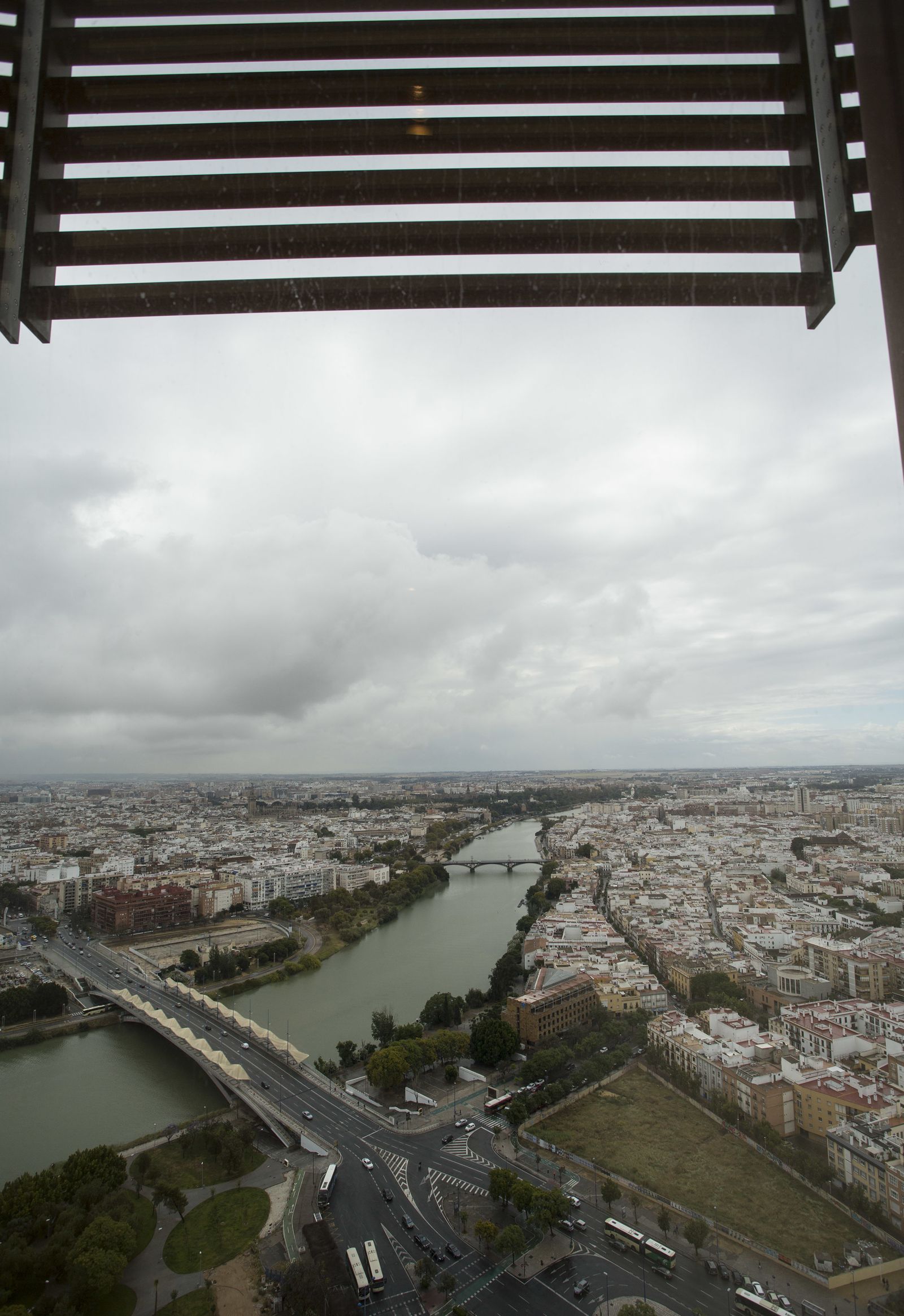La visita a la planta con spa de la Torre Sevilla, en imágenes