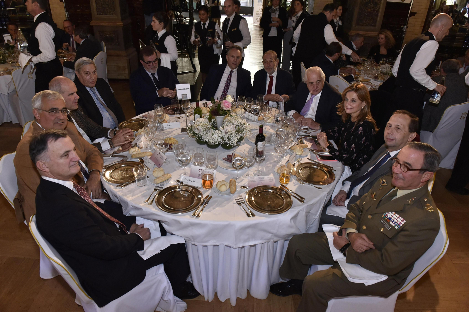 Juan Rodríguez Garat, Antonio Ramírez de Arellano, Manuel Chaves, José Recio, José Rodríguez de la Borbolla, José Joly, Javier Solana, Enrique Ruiz, Marina Álvarez, José Antonio Carrizosa, y Juan Gómez de Salazar