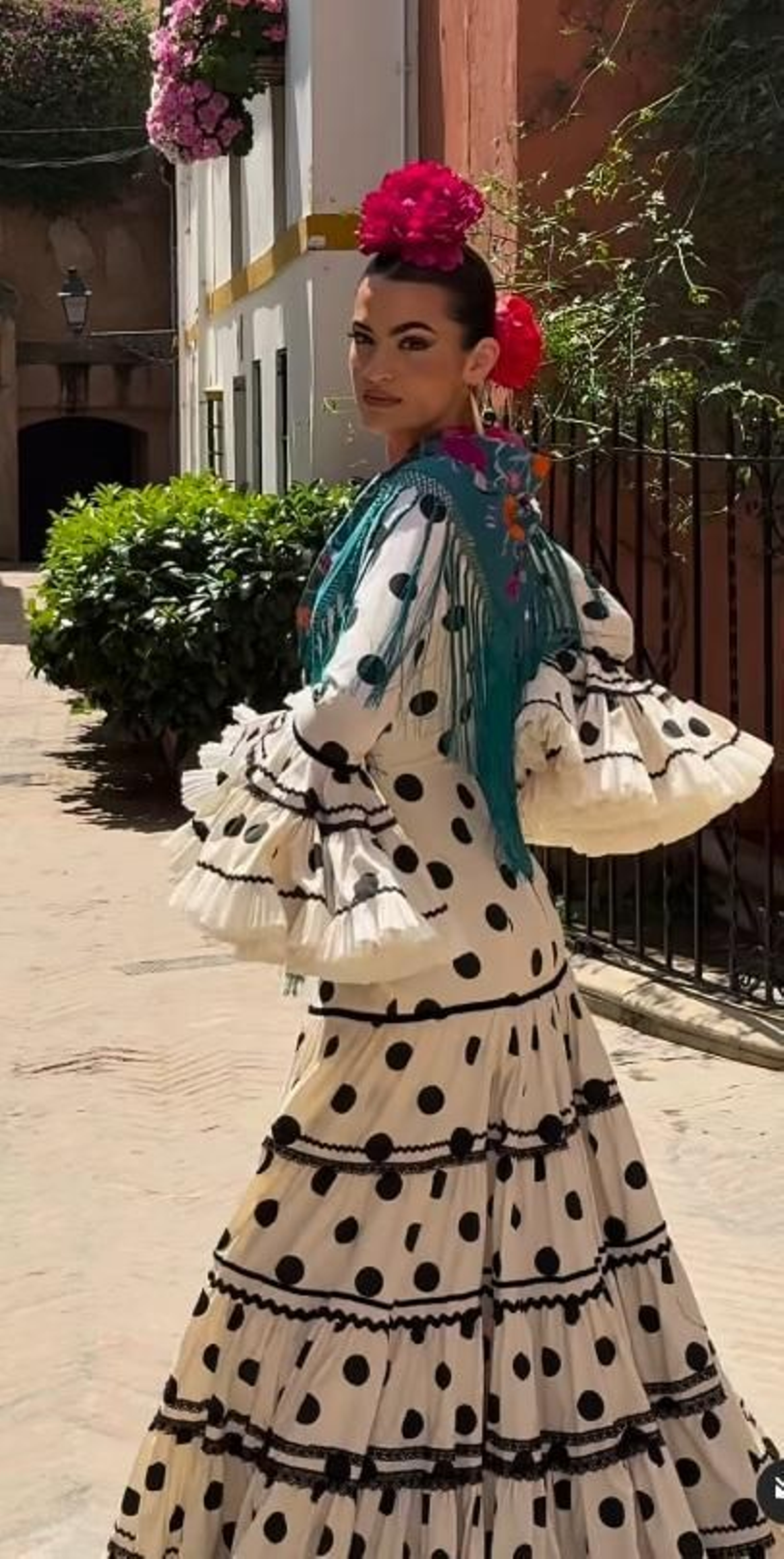 Marta Lozano vestida de flamenca en la Feria de Abril.
