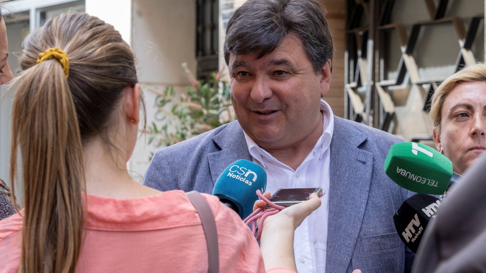 Gabriel Cruz anuncia sus planes de apoyo para el comercio local.