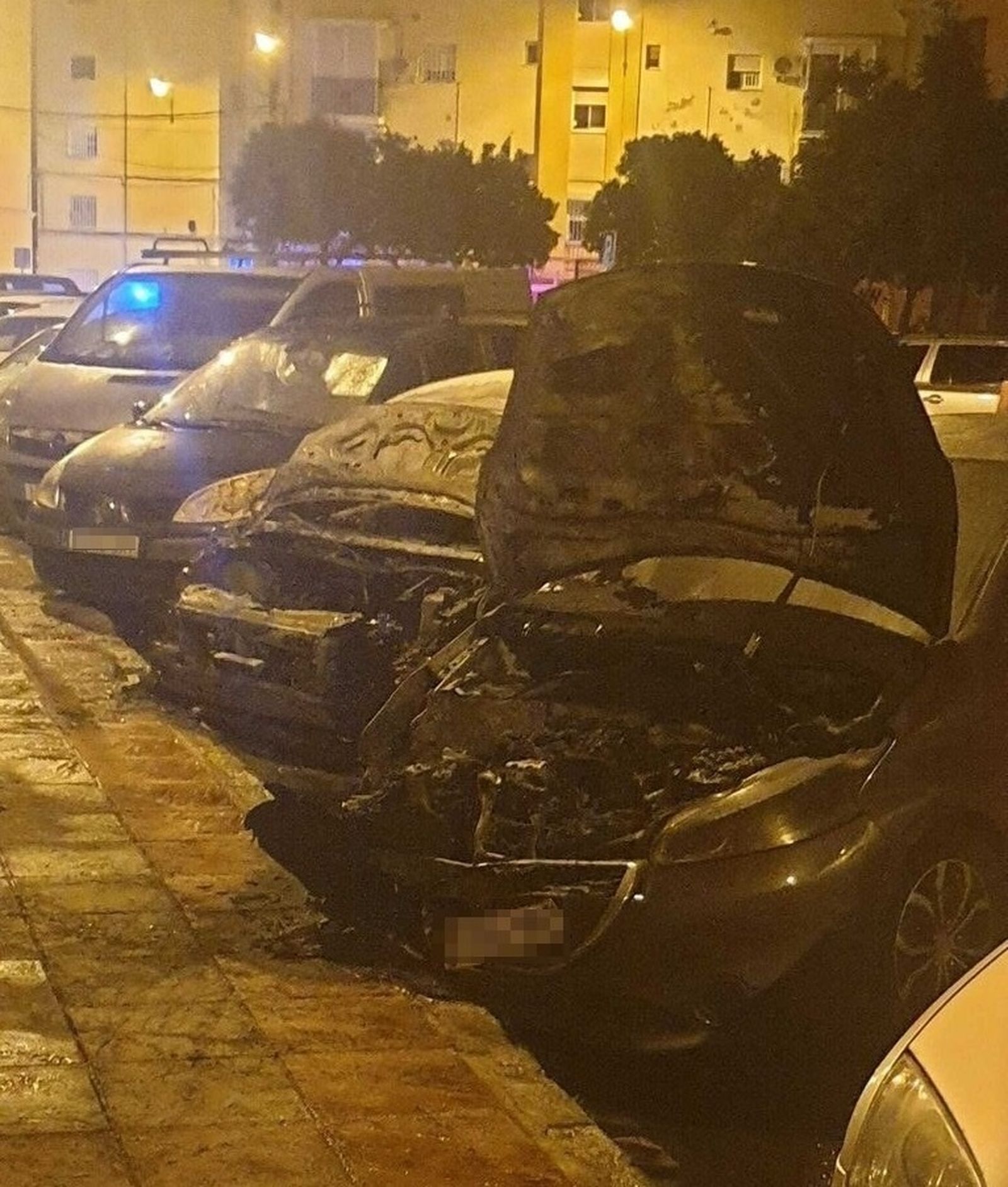 Estado en el que han quedado los vehículos afectados por el fuego.