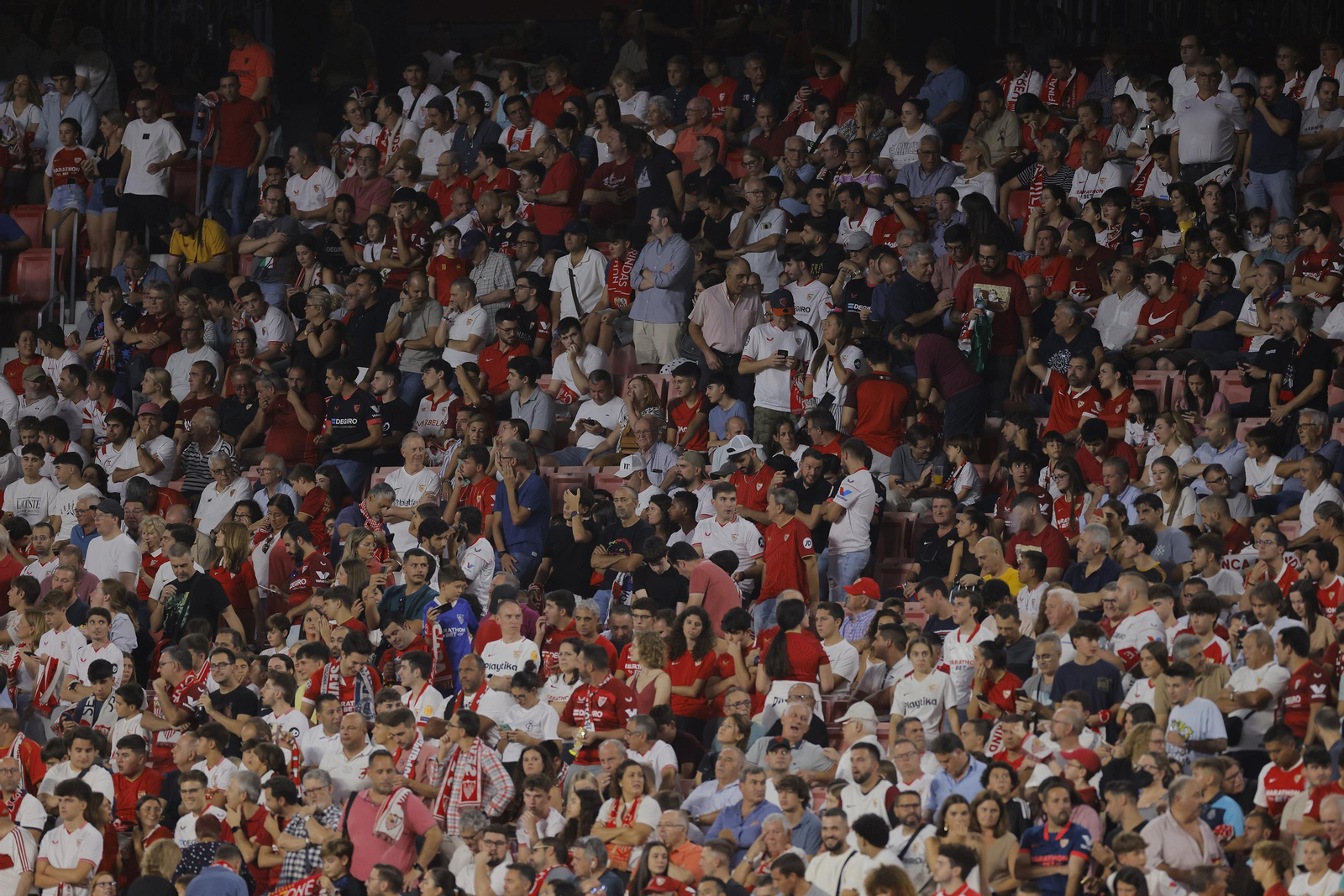 Búscate en las fotos del Sevilla-Rayo