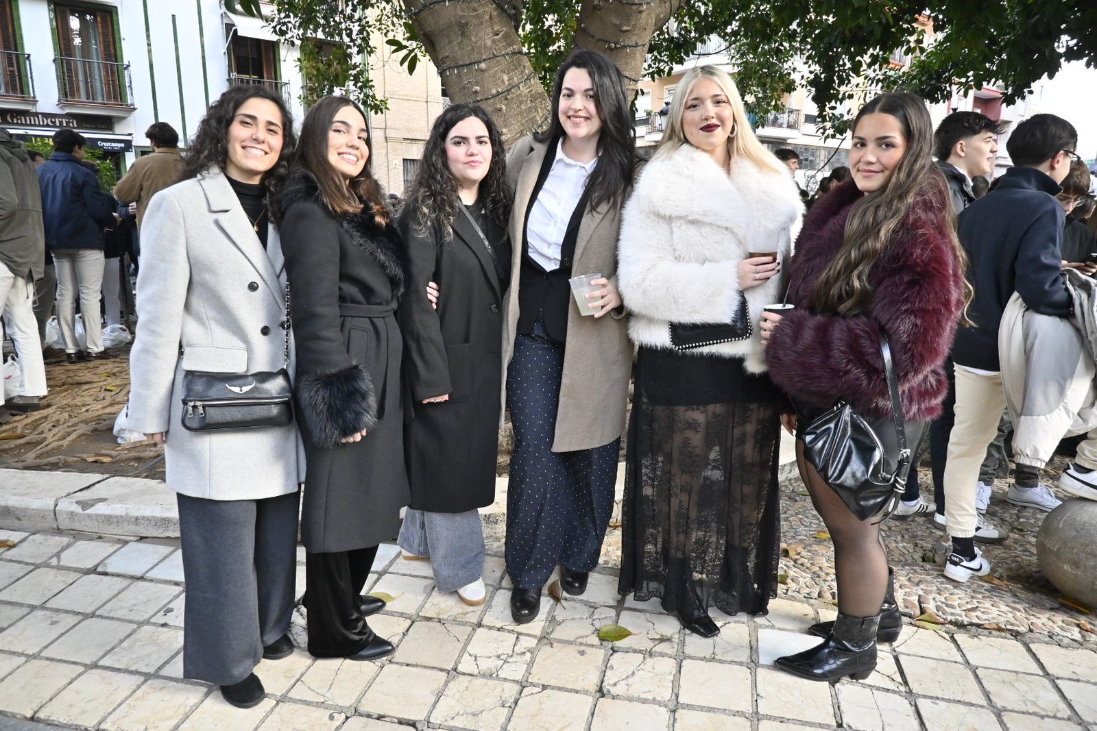 Búscate en las mejores fotografías del tardeo de este 31 de diciembre en Huelva