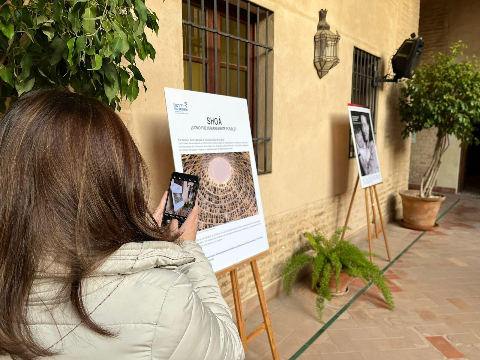 La exposición '¿Cómo fue humanamente posible?' sobre el Holocausto, en al Palacio de los Marqueses de La Algaba.