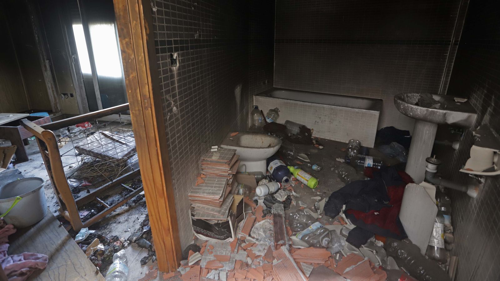 Fotos del edificio okupa de El Secano en Algeciras