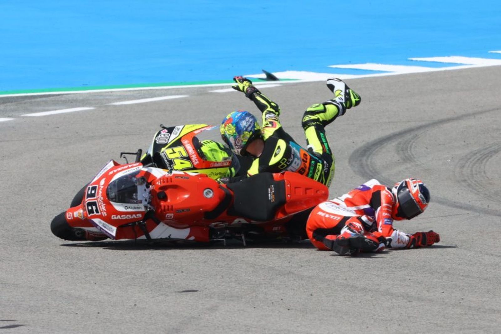 Moto2: Así fue la caída entre Dixon y Aldeguer