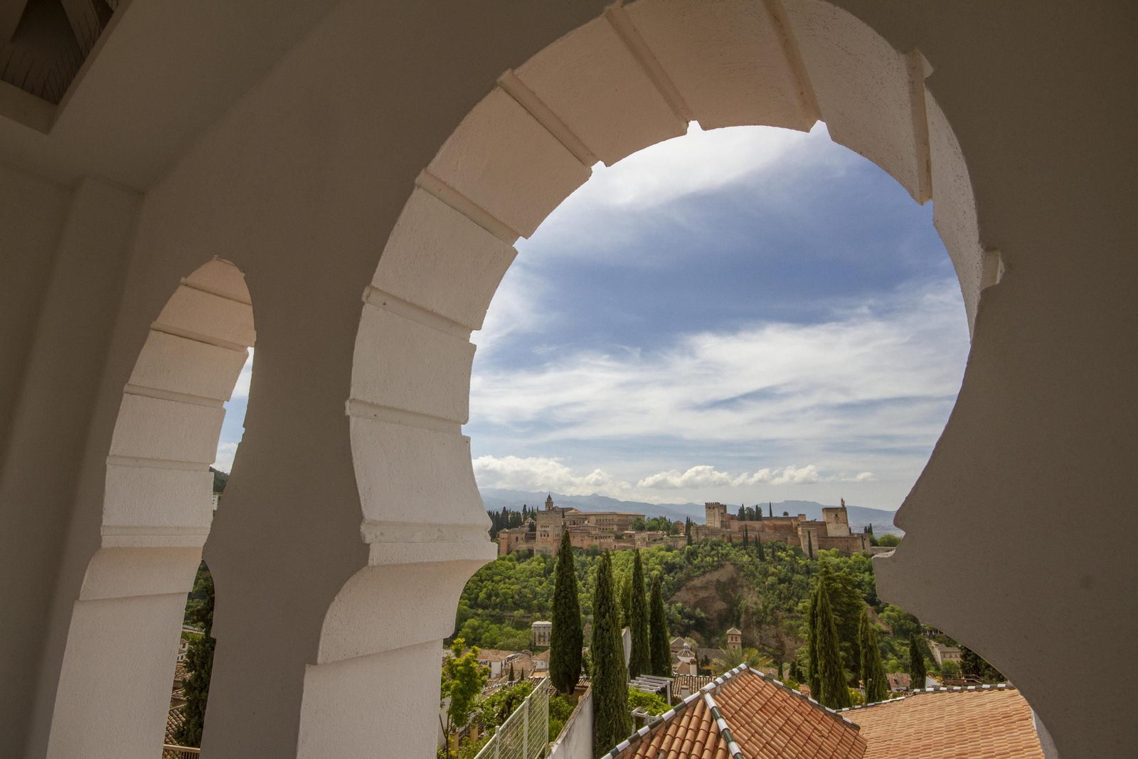 Fotos: la Mezquita Mayor de Granada, vacía por el confinamiento durante el Ramadán