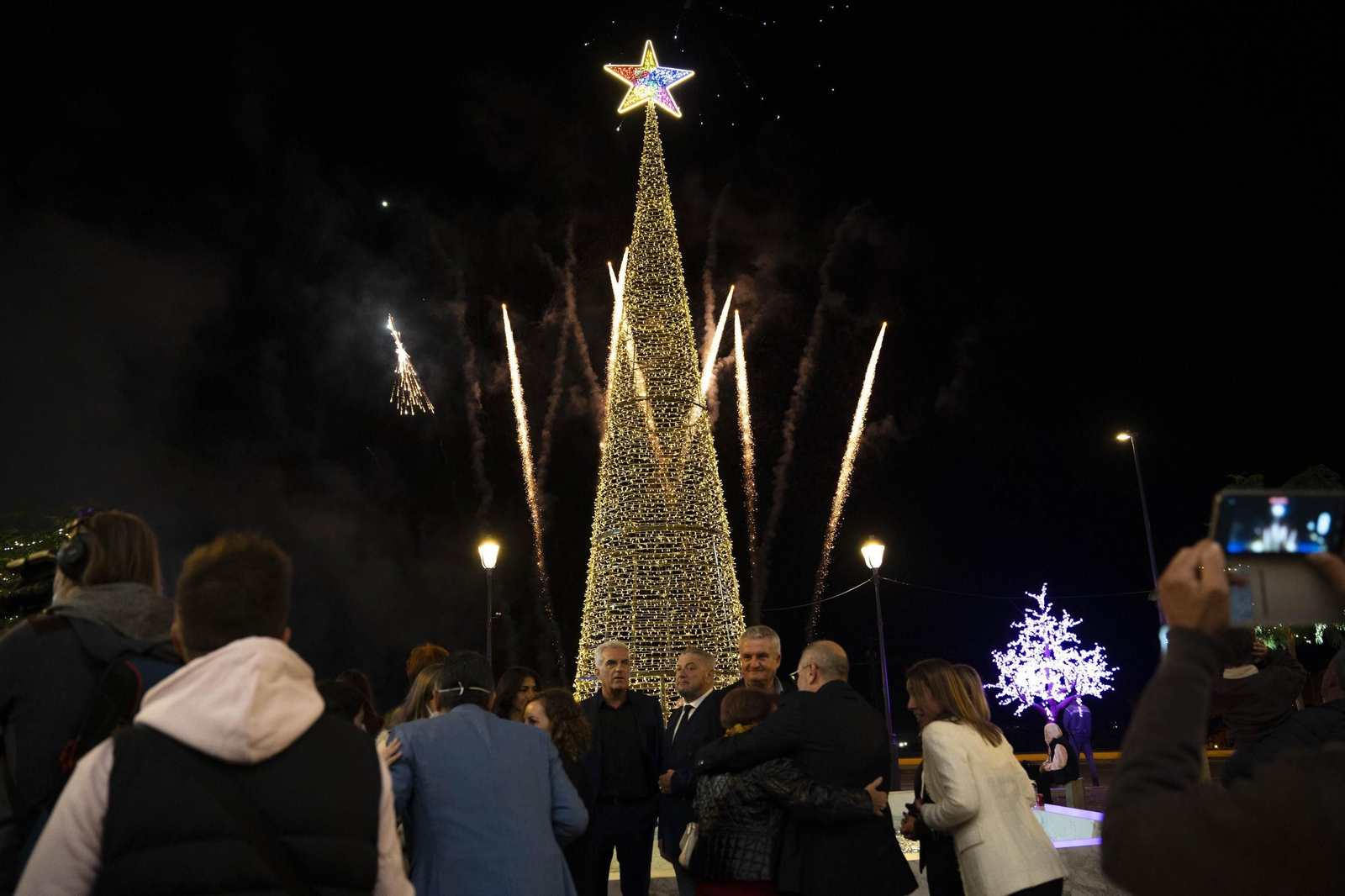 El encendido del alumbrado navideño del Hospital Universitario Torrecárdenas, en imágenes