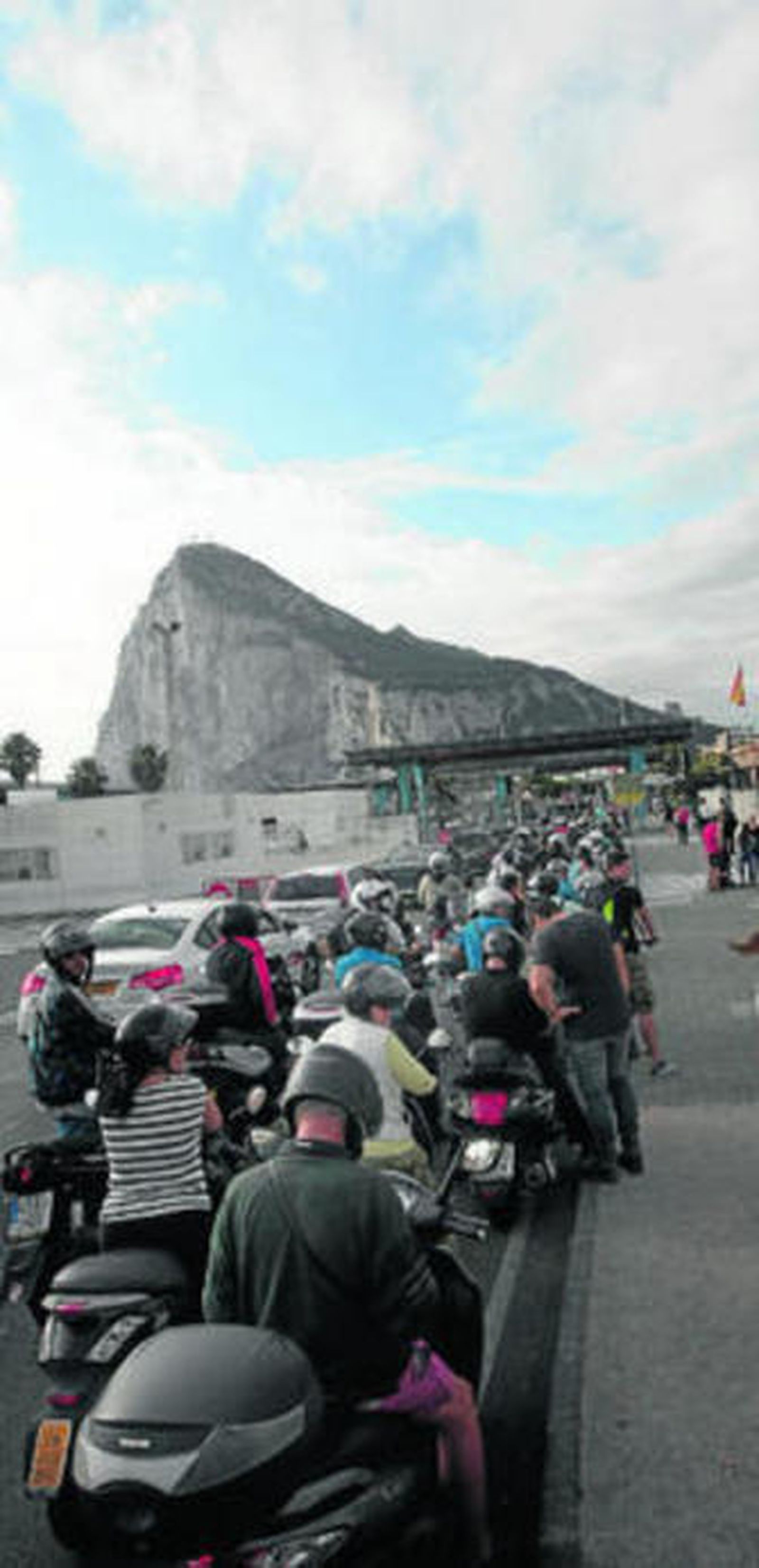 Colas para entrar en Gibraltar.