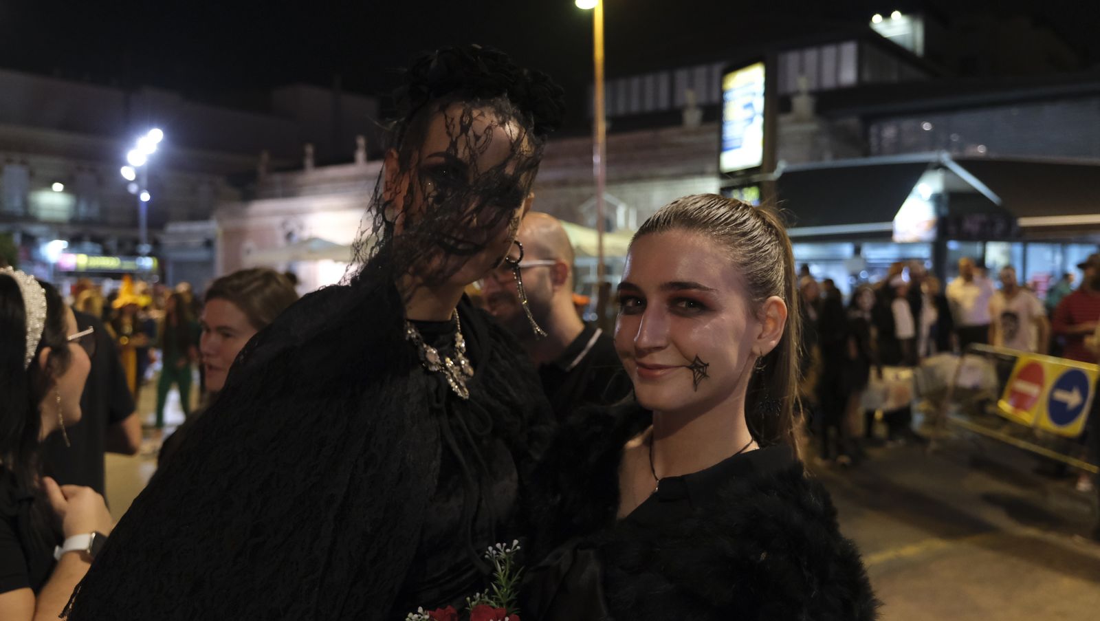 Las imágenes de la Noche en Negro en Almería, Halloween.