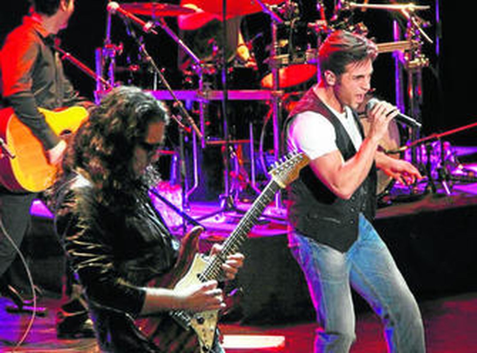 David Bustamante puso mucho corazón y entrega en su concierto en Almería.