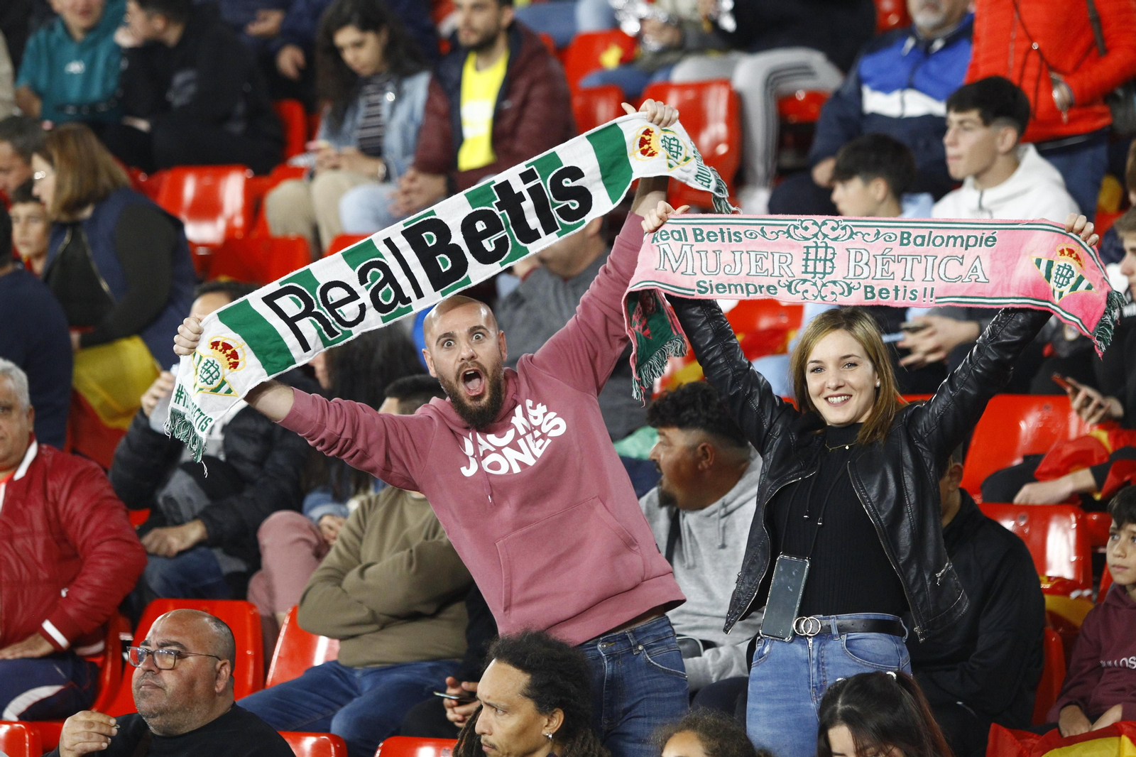 Imágenes del partido de fútbol amistoso entre las selecciones de España y Suiza Sub 21, disputado en Almería