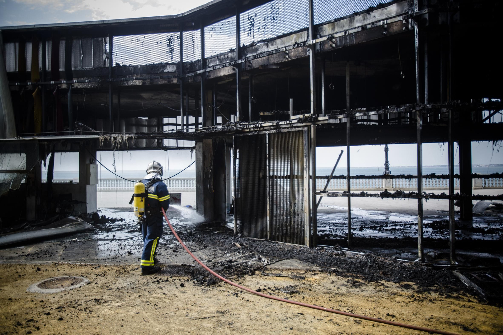 Imágenes del incendio en el mirador de Santa Bárbara