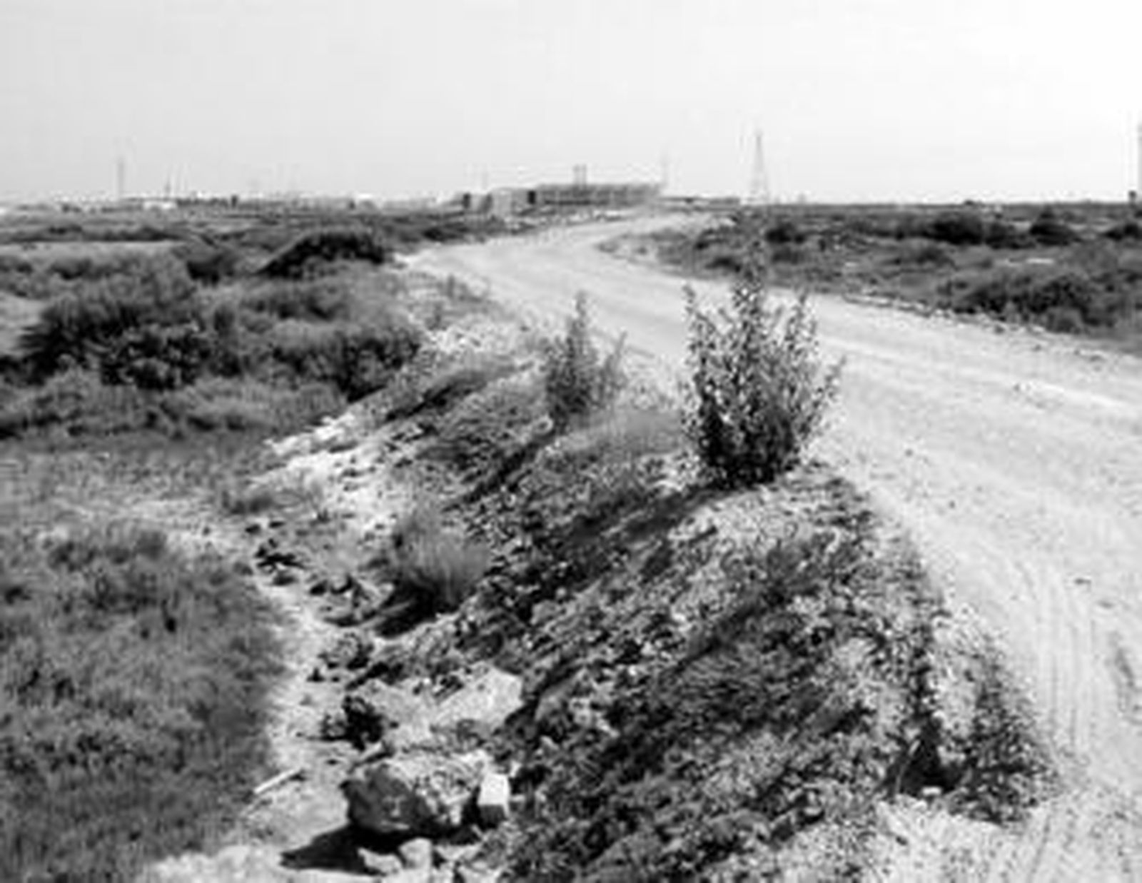 Camino provisional que conecta el polígono Tres Caminos con La Carraca.