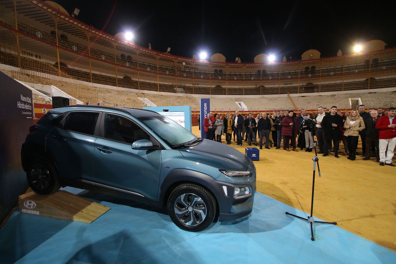 La Plaza de Toros fue el escenario elegido para el acto de presentación del automóvil.