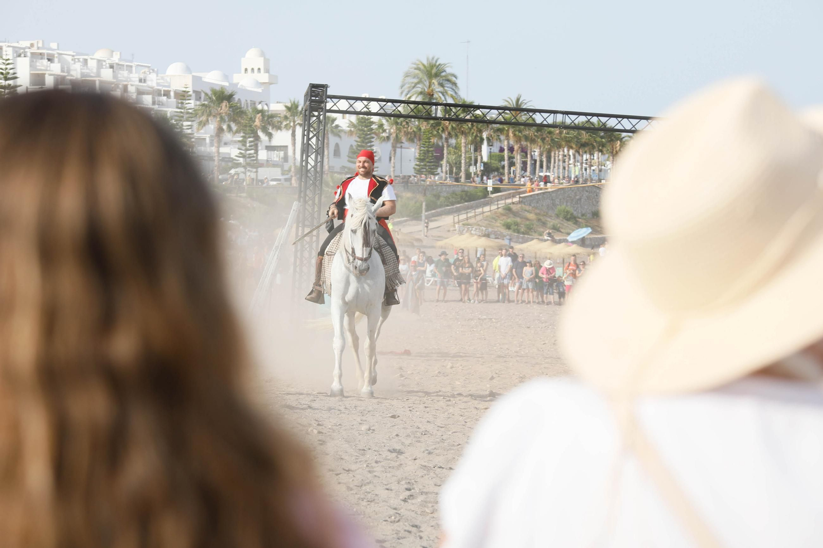 La carrera de cintas y la exhibición de caballos de los Moros y Cristianos de Mojácar, en imágenes