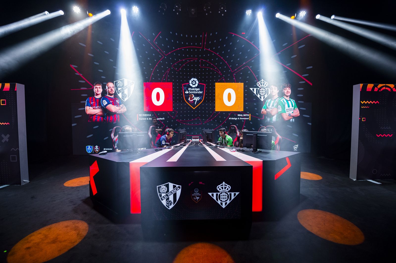 Uno de los partidos de La eLaLiga Santander Cup en PorAventura.