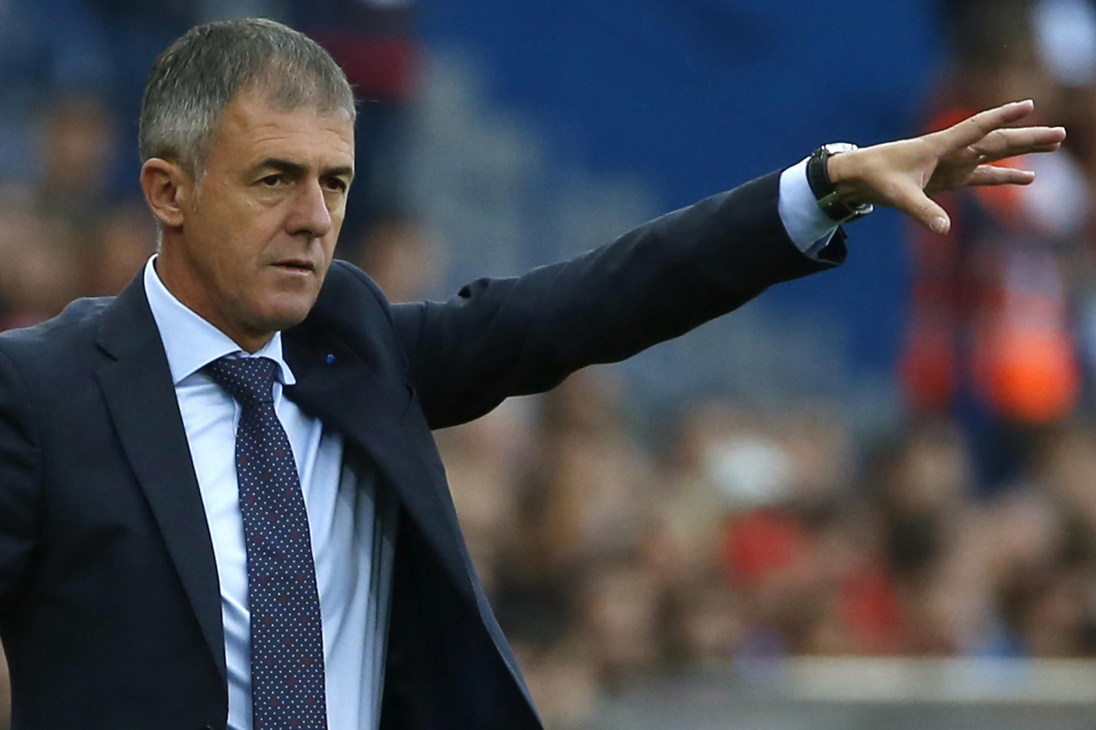 Lucas Alcaraz, durante el partido disputado por el Granada en el Vicente Calderón contra el Atlético de Madrid.