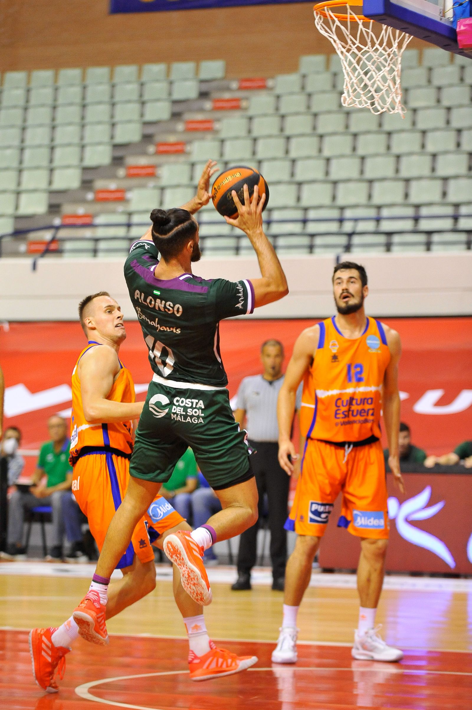 El Unicaja-Valencia Básket, en fotos