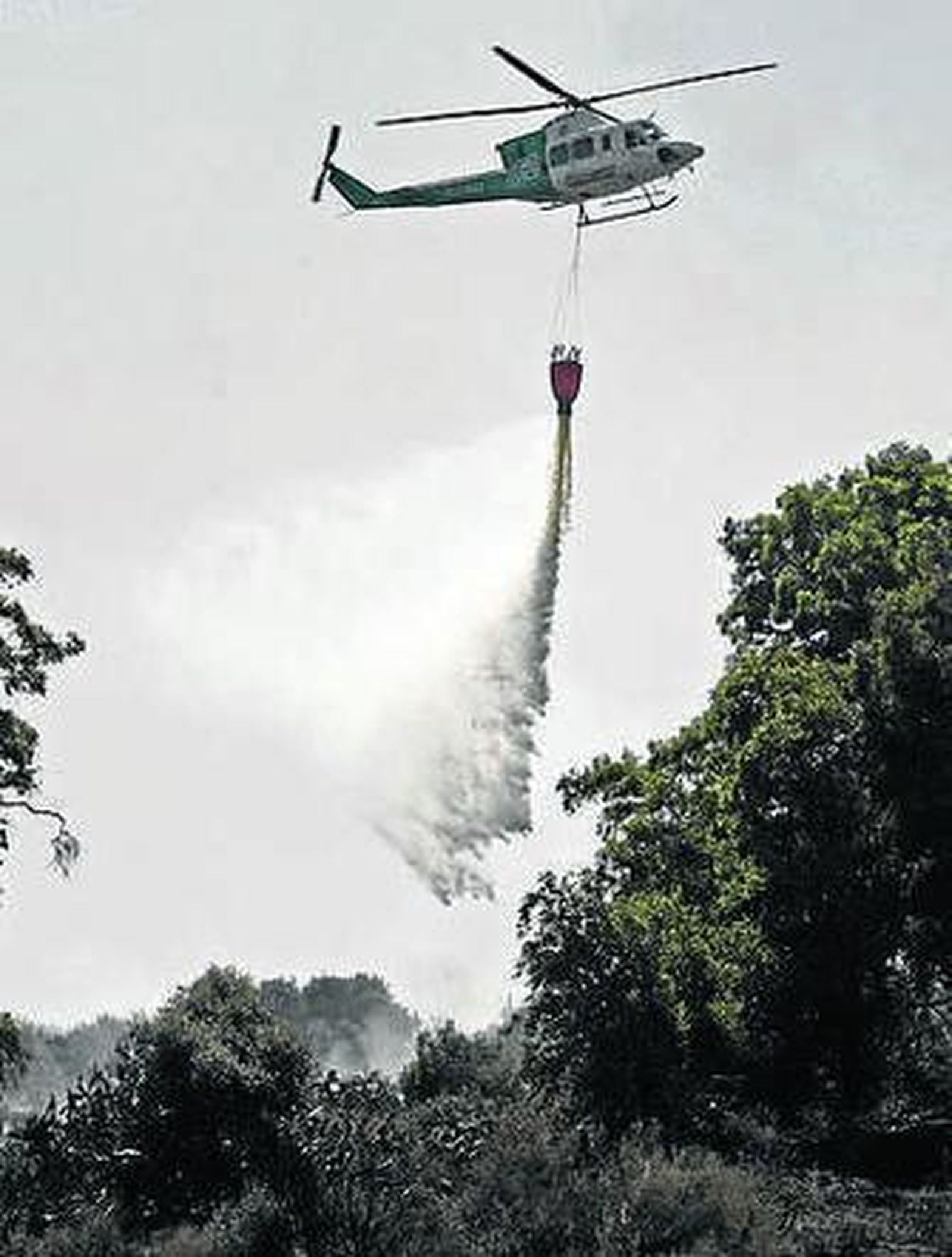 Helicoptero de carga de agua.