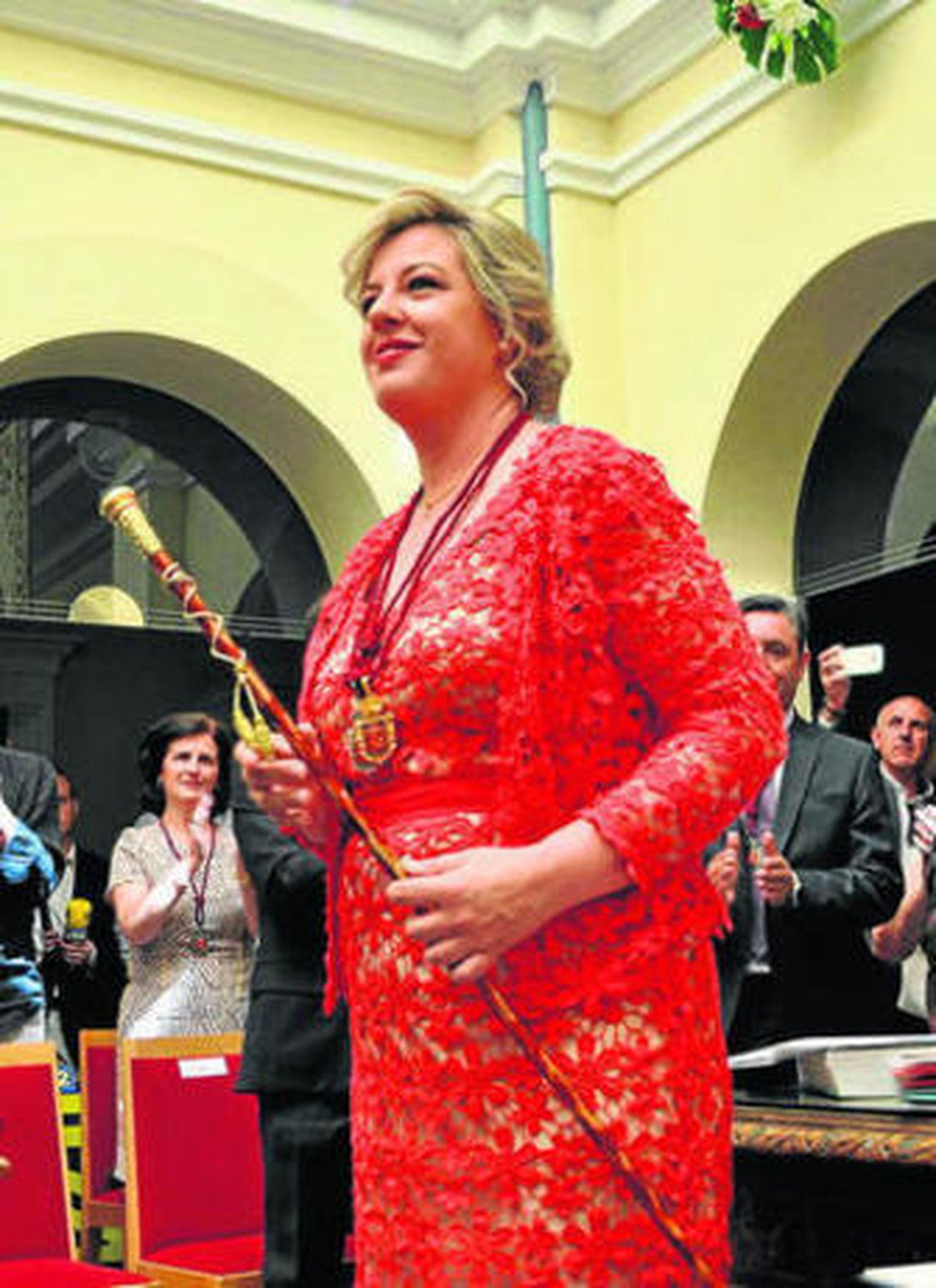 Inma Olea fue investida alcaldesa con el apoyo de Gana Guadix.