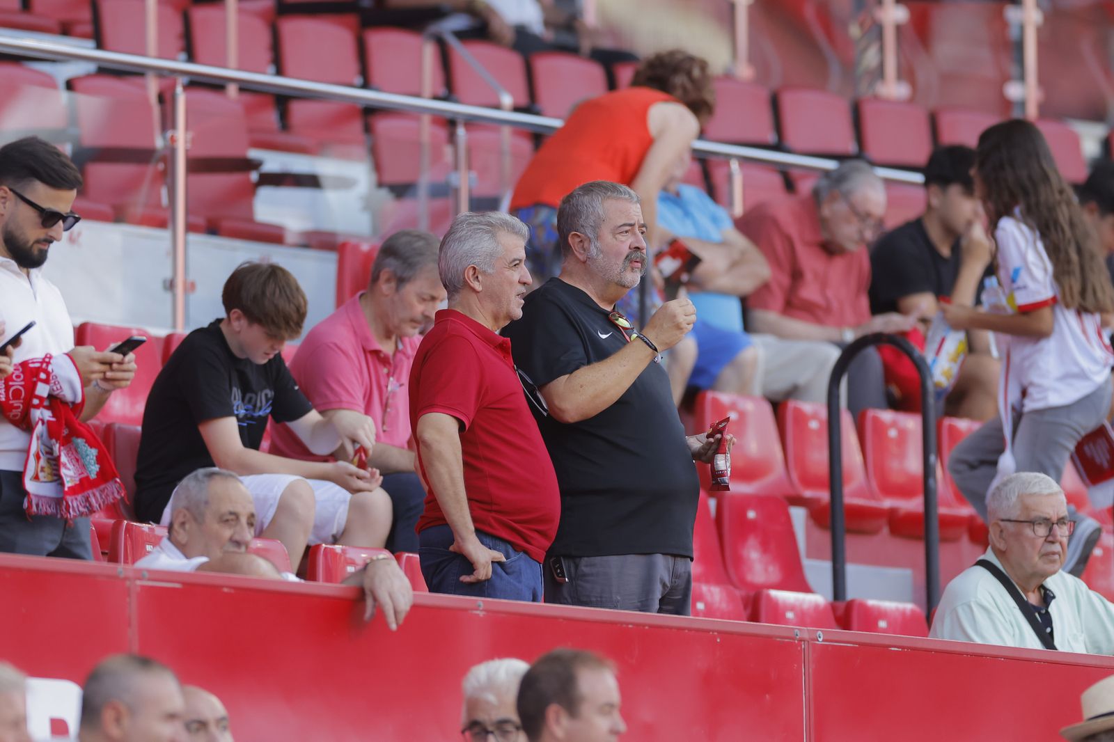 Búscate en las fotos del Sevilla-Almería