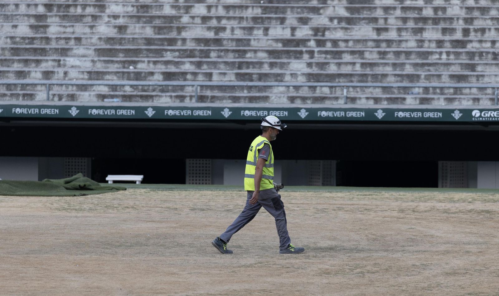 Las fotos de la demolición de la grada de Preferencia del estadio del Betis