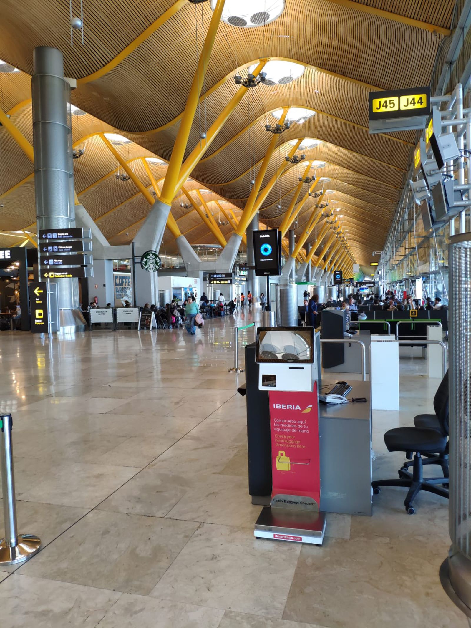 “Dispositivo de Iboardings.com para Iberia en la T4 del Aeropuerto Madrid-Barajas Adolfo Suárez”.