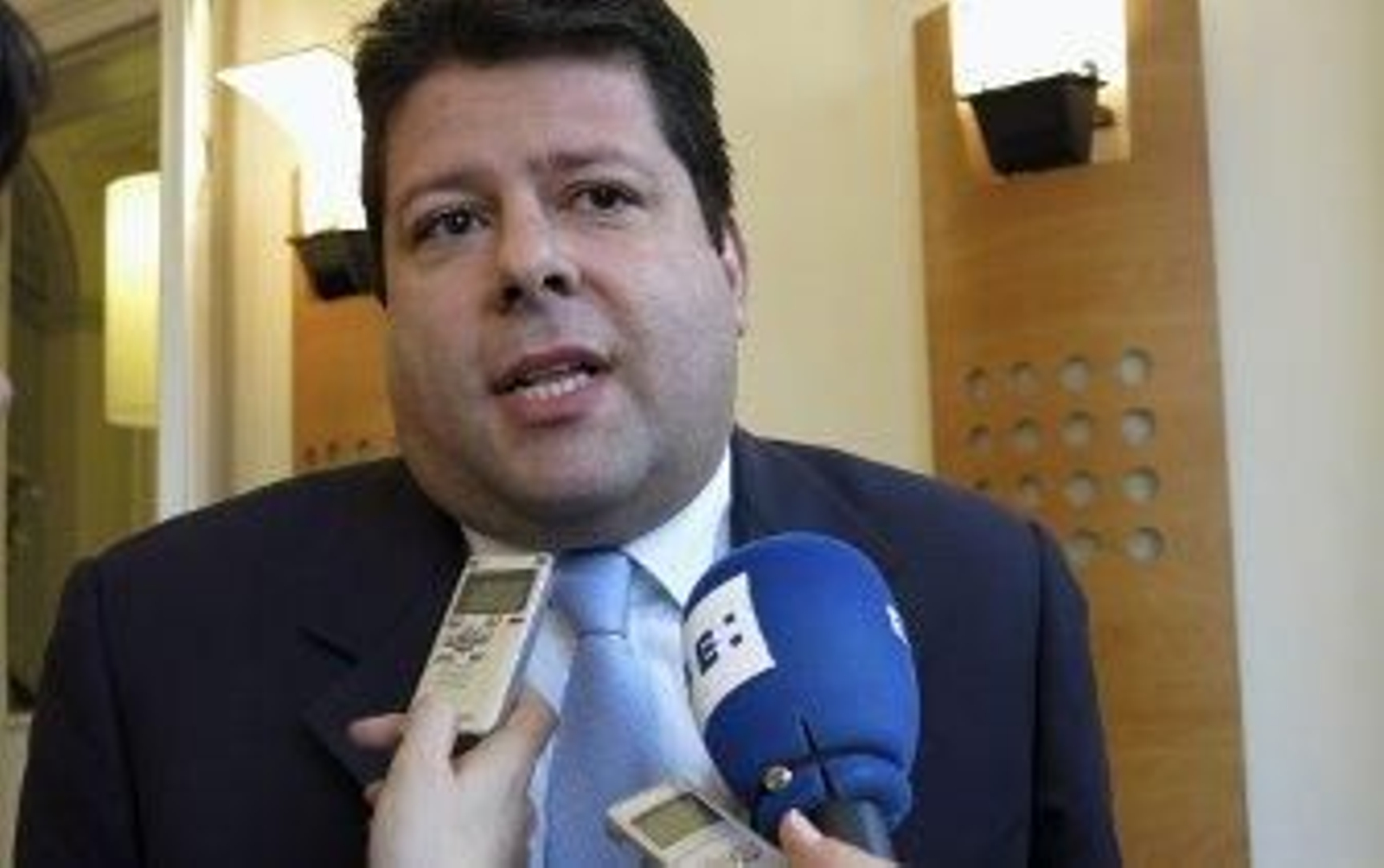 Picardo exige a los pescadores españoles respetar la ley de Gibraltar