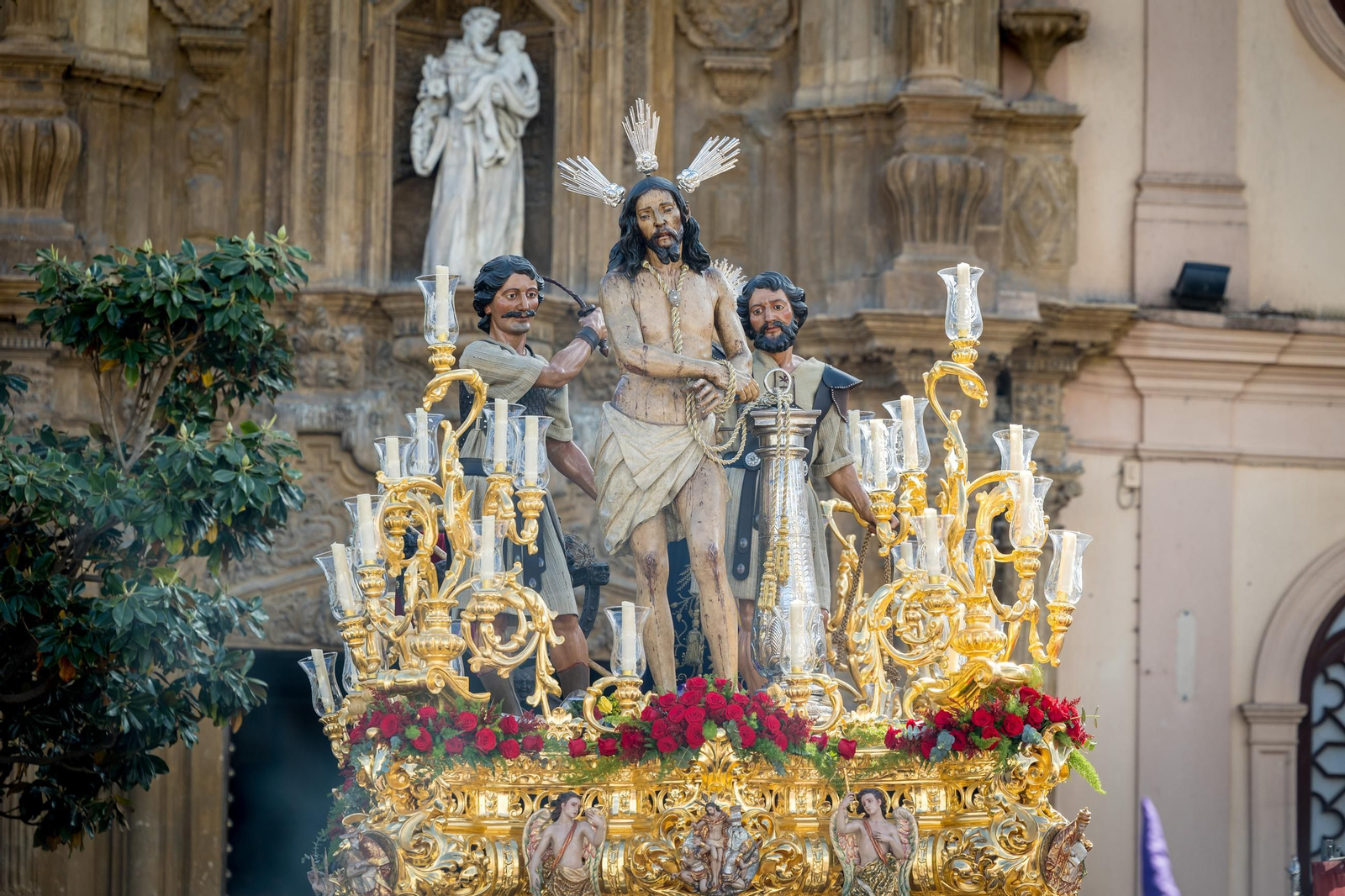Imágenes de la salida de Columna en la Semana Santa de Cádiz 2025