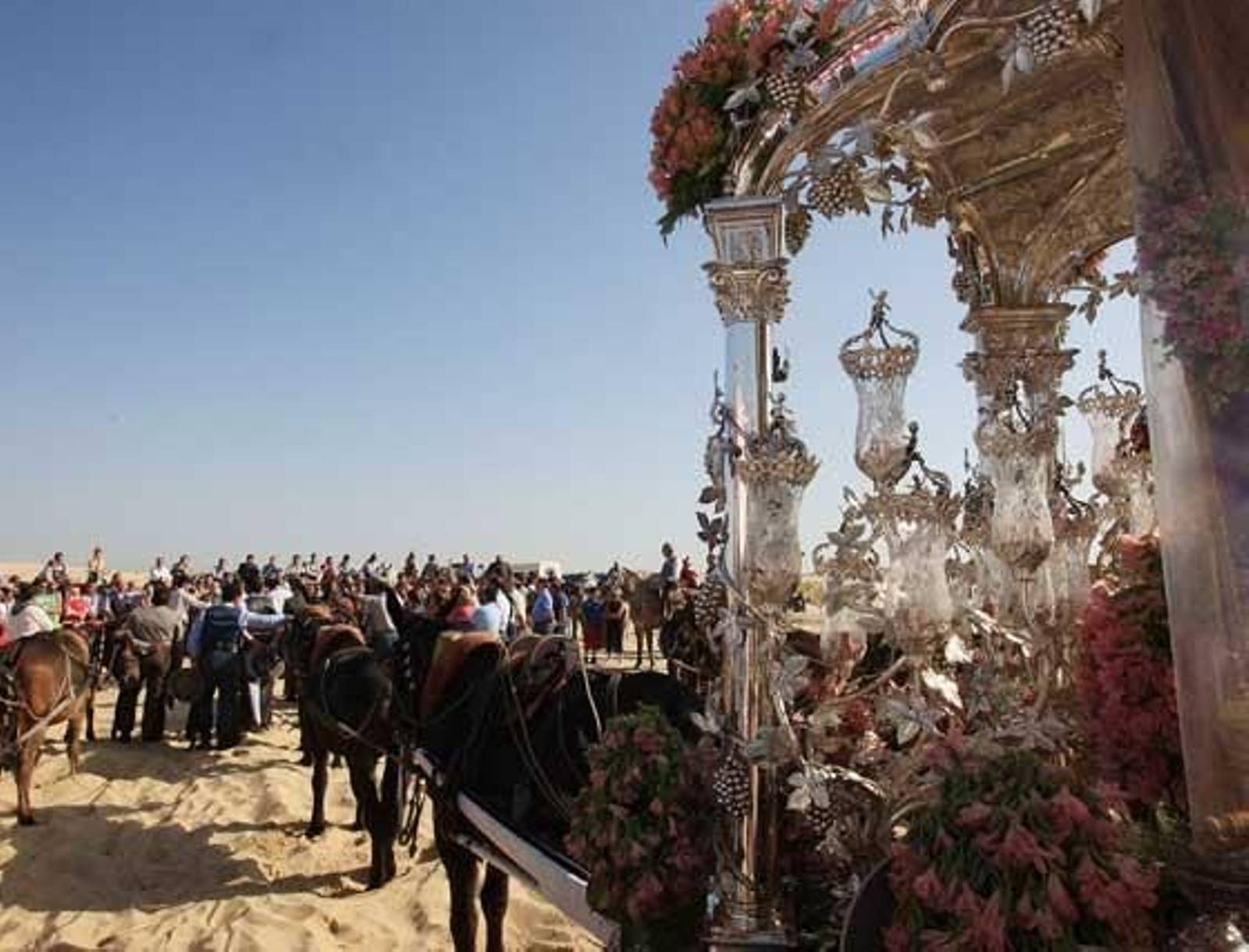 Bonita estampa del itinerario que recorre todos los viernes de romería la Hermandad de Jerez

Foto: Juan Carlos Toro