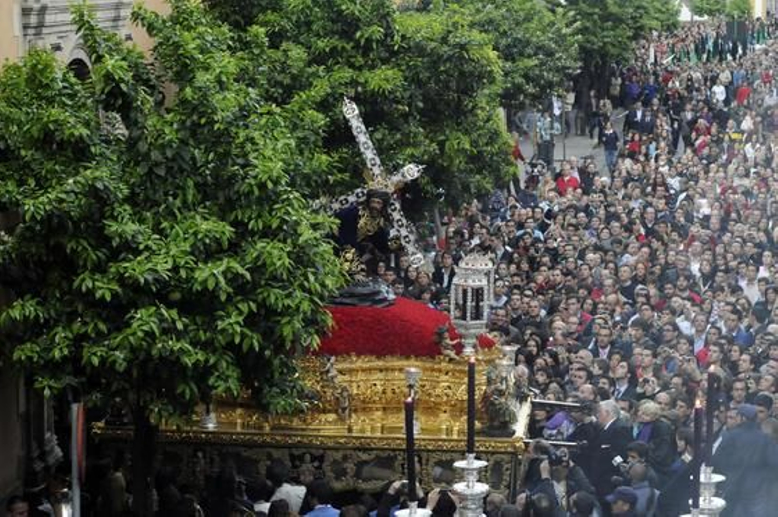 Nuestro Padre Jesús de las Penas procesiona por las calles del centro.

Foto: Juan Carlos Vázquez