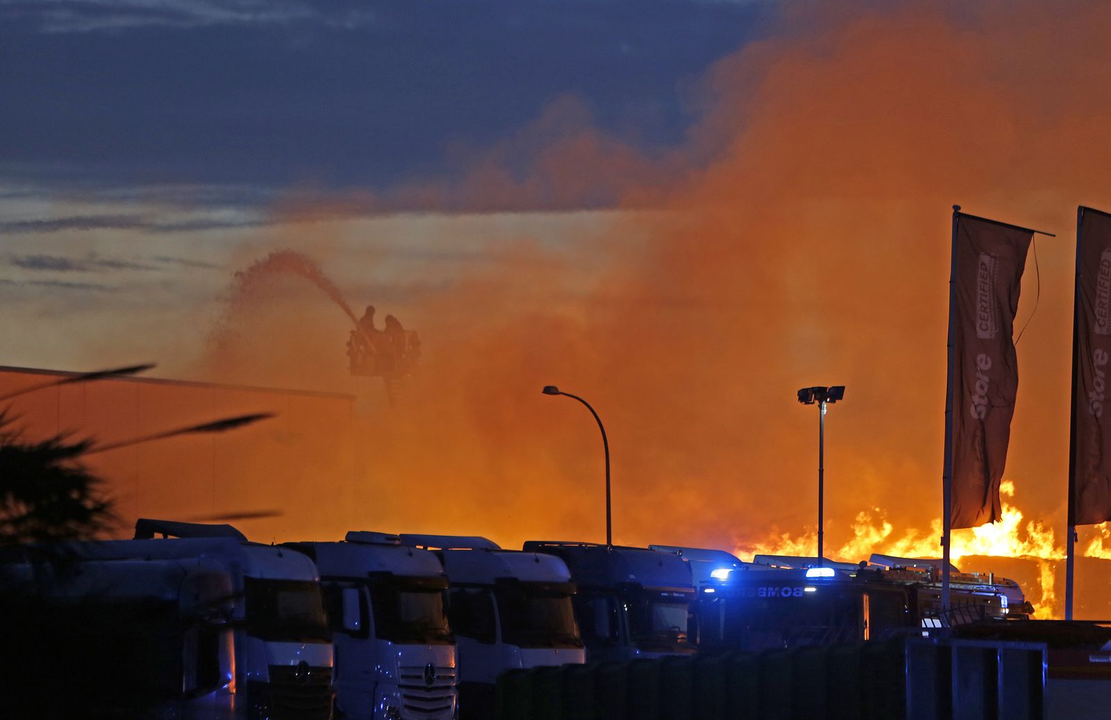 Incendio en Alcalá. Polig.La Red Sur