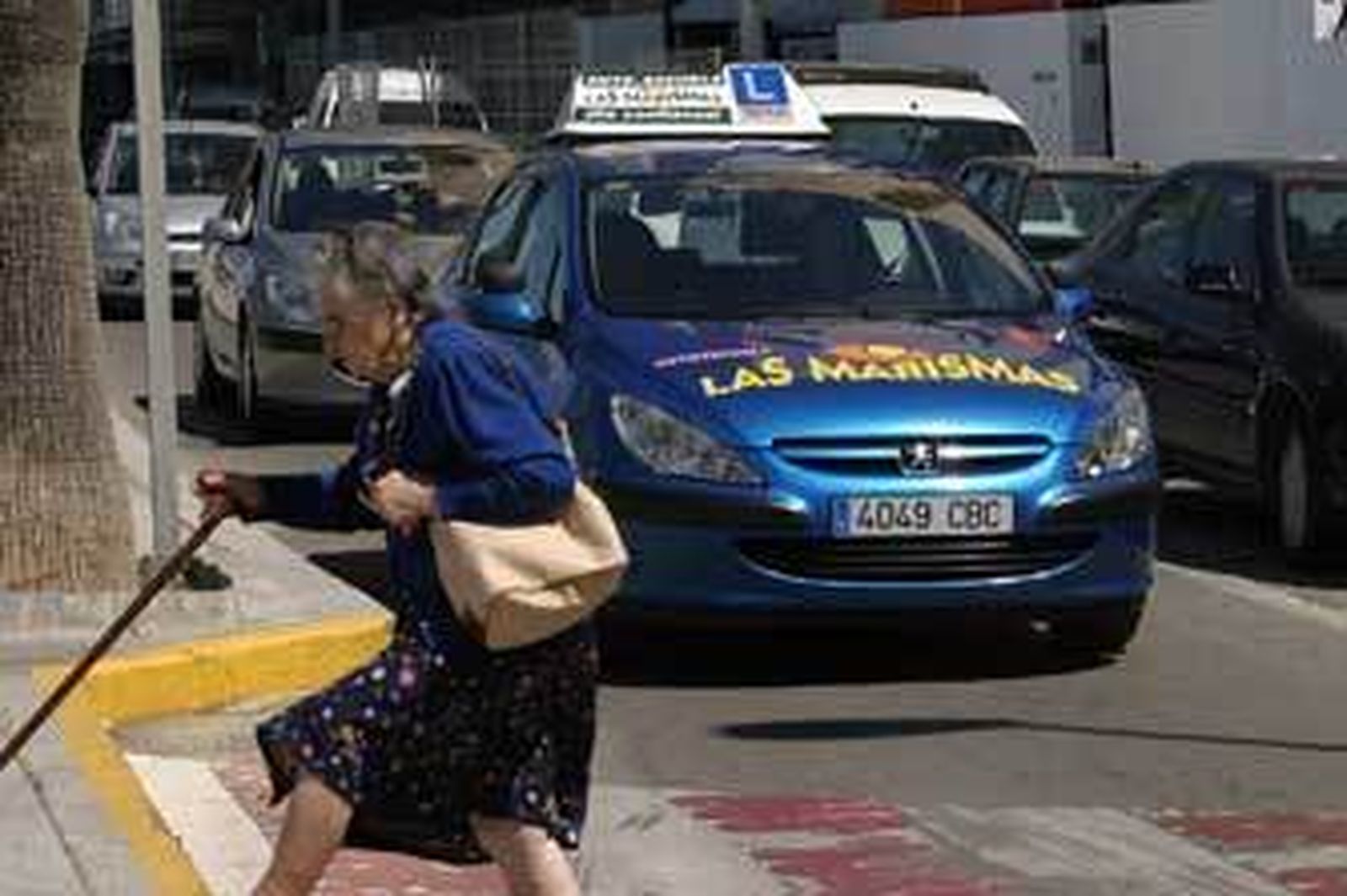 Uno de los coches de la autoescuela Las Marismas. /Joaquín Pino