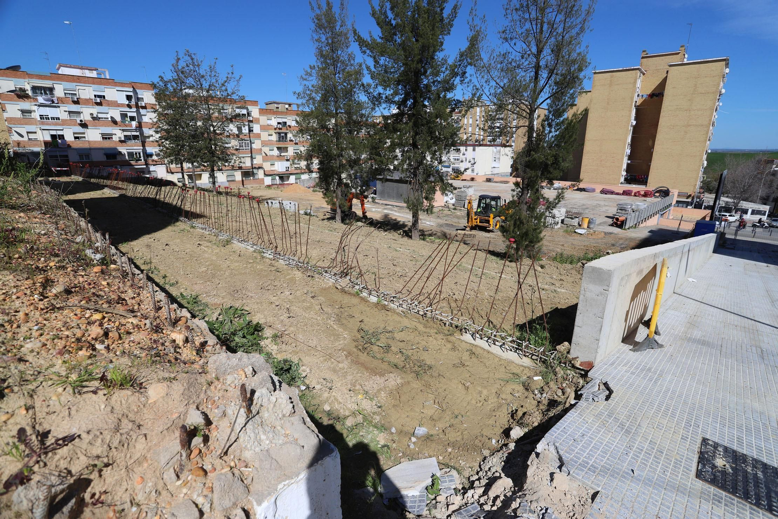Estado actual de la Plaza de Andalucía tras el parón de las obras hace un mes. Ahora han sido retomadas y se espera que acaben antes del verano.