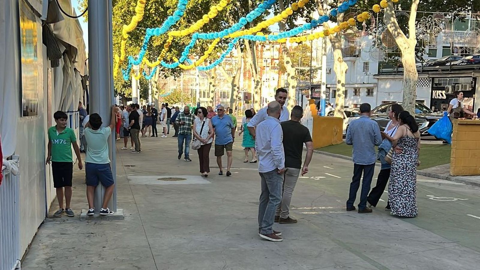 La calle donde se ubican las casetas de la gente joven.