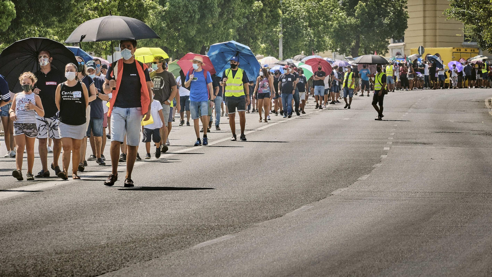 Manifestación de trabajadores de Airbus y sus familiares en defensas de sus empleos.