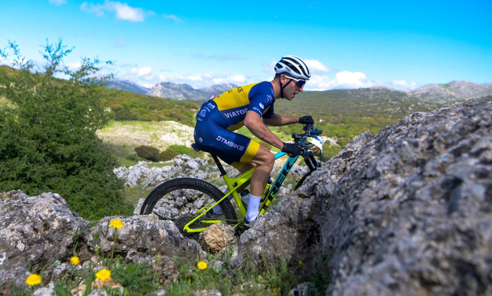 Un 'biker' en plena acción en la prueba celebrada en Zafarraya.