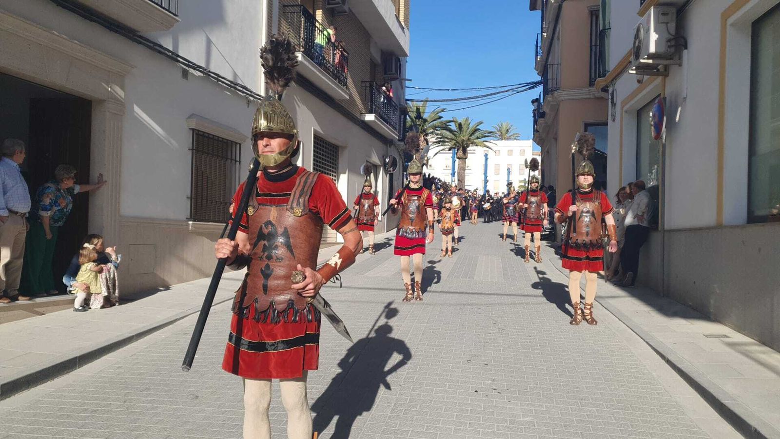 Viernes Santo en Castro del Río: La cesión del paso al Santo Entierro, en imágenes