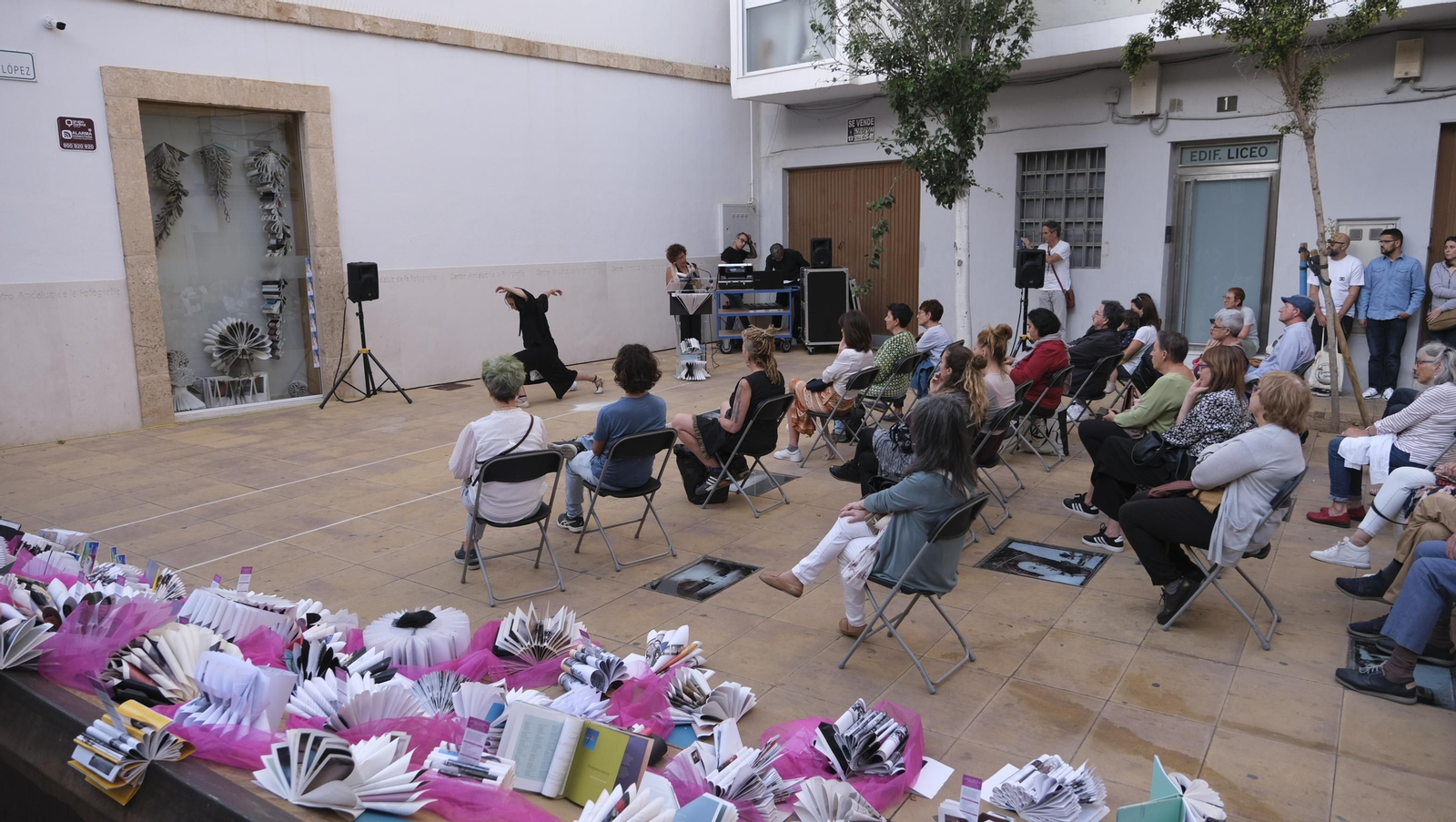 Imágenes de la Noche en Blanco, en Almería