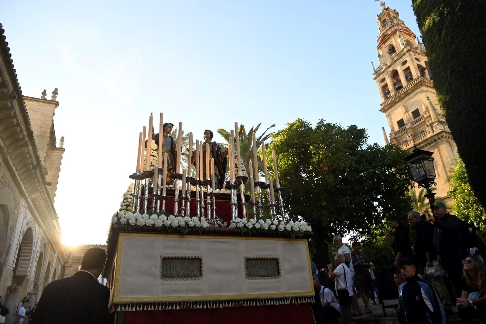 La procesión de San Acisclo y Santa Victoria en Córdoba, en imágenes
