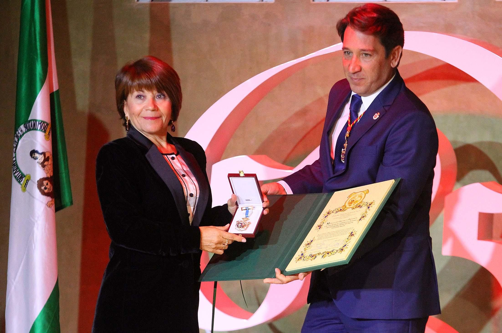 Imágenes de la entrega de las Medallas de la Provincia.