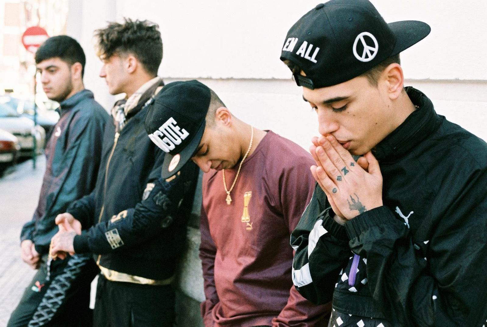 Yung Beef, segundo por la izquierda, Khaled, tercero, durante su etapa en Pxxr Gvng